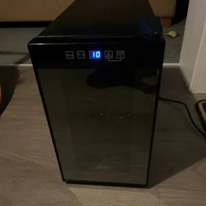 Mini fridge/bar fridge/wine fridge - Image 5