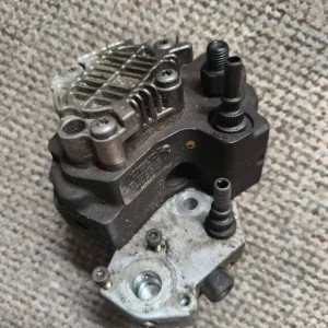 Volvo S40 1.9TD 2000 high pressure fuel pump - Image 2