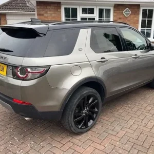 2018 Land Rover Discovery Sport 2.0 TD4 HSE Black Auto 4WD Euro 6 (s/s) 5dr SUV Diesel Automatic - Image 4