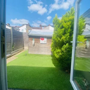 One bedroom in a shared home - Image 5