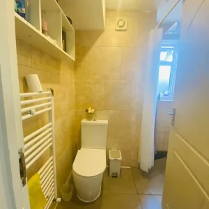 One bedroom in a shared home - Image 6