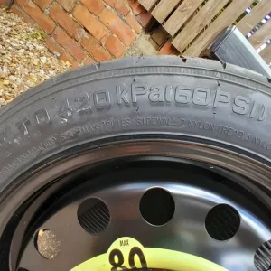 17-inch spare tyre with jack and case - Image 2