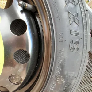 17-inch spare tyre with jack and case - Image 3