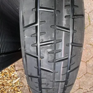 17-inch spare tyre with jack and case - Image 4