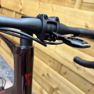 2024 Giant Defy Advanced 2 Road Bike - Image 5