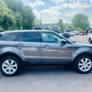 LAND ROVER RANGE ROVER EVOQUE 2.0 eD4 SE Tech 2018 - Image 3
