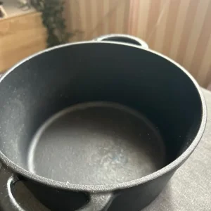 Cast iron pot - Image 2