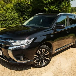 2017 Mitsubishi Outlander 2.0 PHEV 4WD SUV Black - Image 3