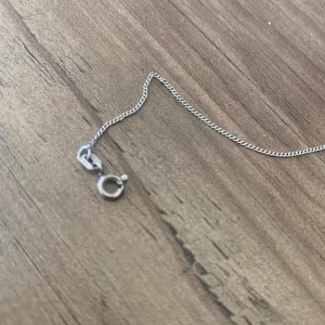 Silver necklace with 5 diamond pendant original retail £1,000 worn but perfect - Image 2