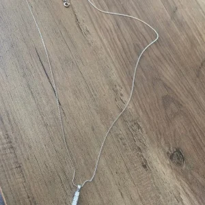 Silver necklace with 5 diamond pendant original retail £1,000 worn but perfect - Image 6