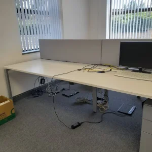 White desks - 3 banks of 4 - Image 2