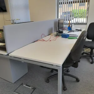 White desks - 3 banks of 4 - Image 3