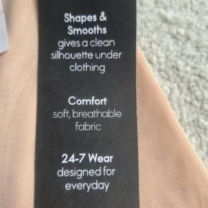 Elleis ladies shapewear shorts size small - Image 3