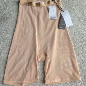 Elleis ladies shapewear shorts size small