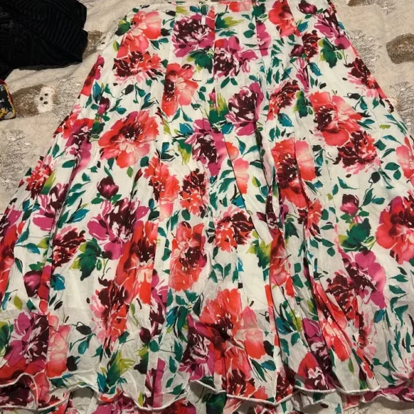 Soon flowy mid length skirt