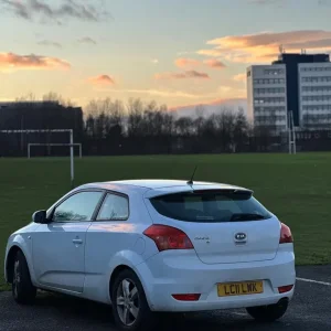 Kia Ceed 2011 Hatchback Manual 3 Doors - Image 2