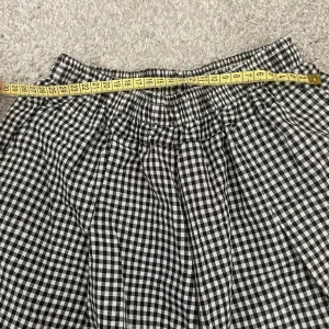 Black & White Gingham Wide-Leg Trousers – Size S, Elastic Waist - Image 4