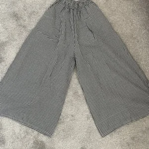 Black & White Gingham Wide-Leg Trousers – Size S, Elastic Waist
