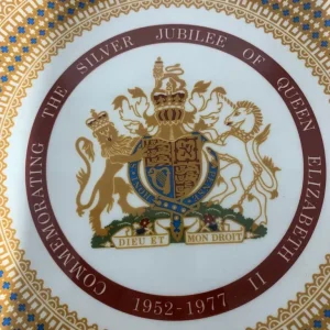 Vintage Wedgwood Queen Elizabeth II Silver Jubilee Plate Boxed - Image 3