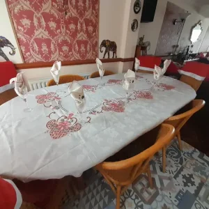 Large oval dining table with 8 rattan chairs - Image 8