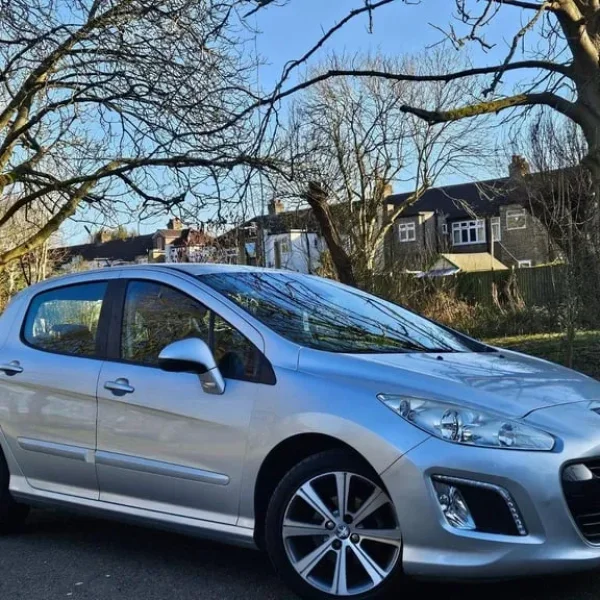 2011 Peugeot 308 1.6 VTi Active Euro 5 5-door hatchback petrol manual