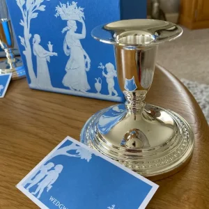 Wedgewood champagne flutes and candlesticks - Image 2