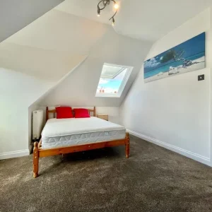 1 Bed Loft Flat – Sloping Ceilings, Quiet Street, Near Public Transport - Image 3