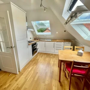 1 Bed Loft Flat – Sloping Ceilings, Quiet Street, Near Public Transport - Image 4