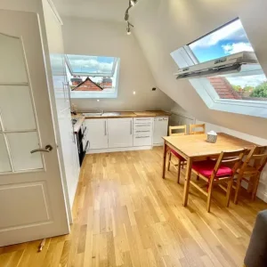 1 Bed Loft Flat – Sloping Ceilings, Quiet Street, Near Public Transport - Image 5