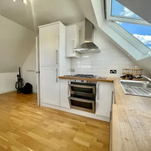 1 Bed Loft Flat – Sloping Ceilings, Quiet Street, Near Public Transport - Image 7