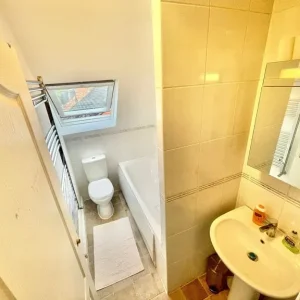 1 Bed Loft Flat – Sloping Ceilings, Quiet Street, Near Public Transport - Image 8