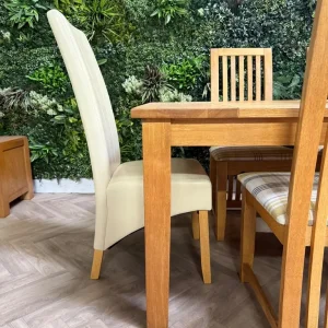 Oak kitchen table and 6 chairs - Image 4