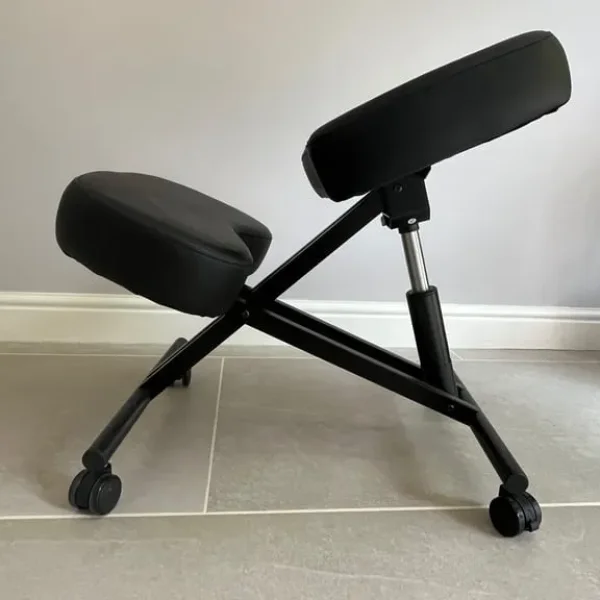 Ergonomic kneeling stool