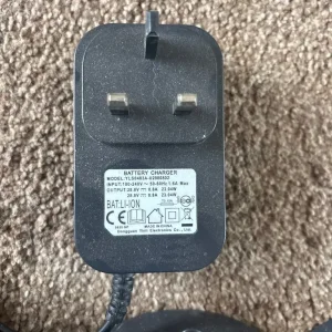 Shark vacuum hoover battery’s and charger - Image 5