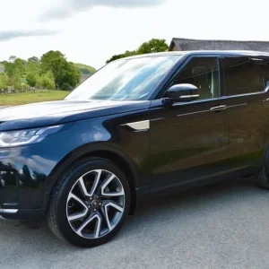 2020 Land Rover Discovery 3.0 SD V6 HSE Luxury SUV - Image 3