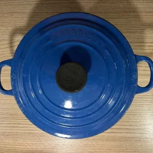 Le Creuset 20cm cast iron casserole, blue - Image 3