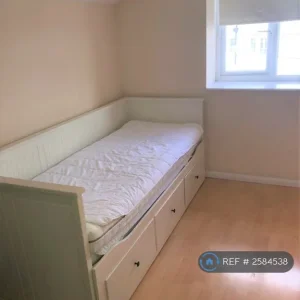 Studio flat in Deer Park Road, South Wimbledon, SW19 - Image 3