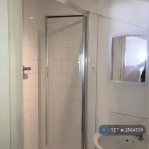 Studio flat in Deer Park Road, South Wimbledon, SW19 - Image 5