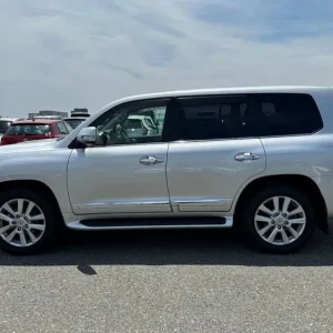 Toyota Land Cruiser ZX 4.6 V8 Petrol Auto - 2014 - 24K Miles - 1 Owner - Japan Spec - Image 8