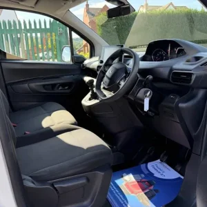 2022 Peugeot Partner 1.5 BlueHDi Professional Panel Van - Image 6