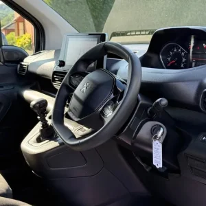 2022 Peugeot Partner 1.5 BlueHDi Professional Panel Van - Image 8