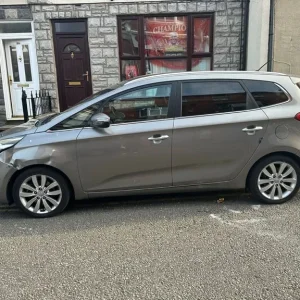 Kia Carens 2014 MPV, 1.7 CRDI, 7-seater, manual - Image 5