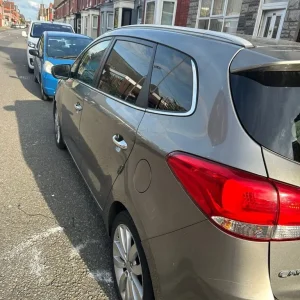Kia Carens 2014 MPV, 1.7 CRDI, 7-seater, manual - Image 6