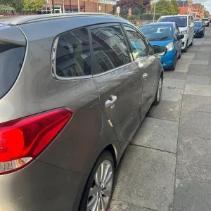 Kia Carens 2014 MPV, 1.7 CRDI, 7-seater, manual - Image 8
