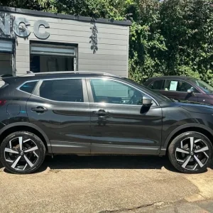 2017 Nissan Qashqai 1.5 dCi Tekna+ Euro 6 5-door hatchback diesel manual - Image 6