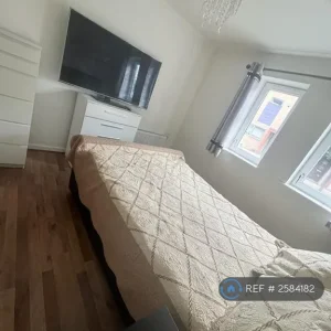 2 bedroom flat in Lady Jane Place, Swanscombe, Dartford - Image 3