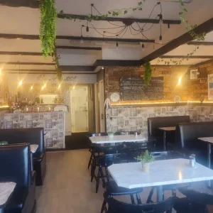 Cafe and takeaway - Image 4