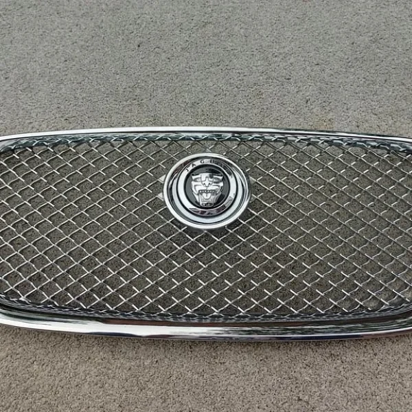 Jaguar XF X250 Chrome Front Bumper Grill With Badge (2008–2011)