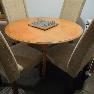 Dinjng table and chairs - Image 2