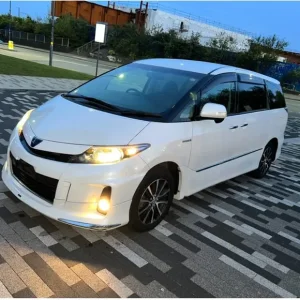 2014 Toyota Estima Hybrid MPV with Leather Seats and Heated Seats - Image 7